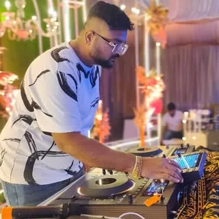 DJ Sumit Booking Image